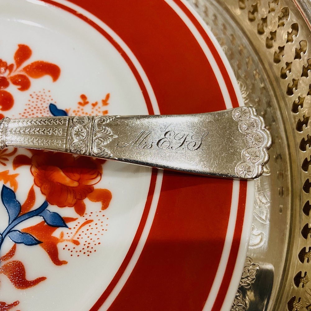 O1-Antique Silverplate Hand Engraved Serving Spoon Early Wm Rogers